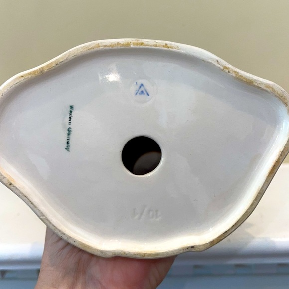 Goebel Hummel Flower Madonna Figurine Excellent preowned condition - Picture 5 of 5